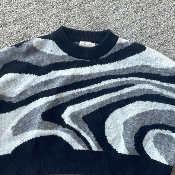 Dreamers by Debut Cropped Sweater - Picture 2 of 5